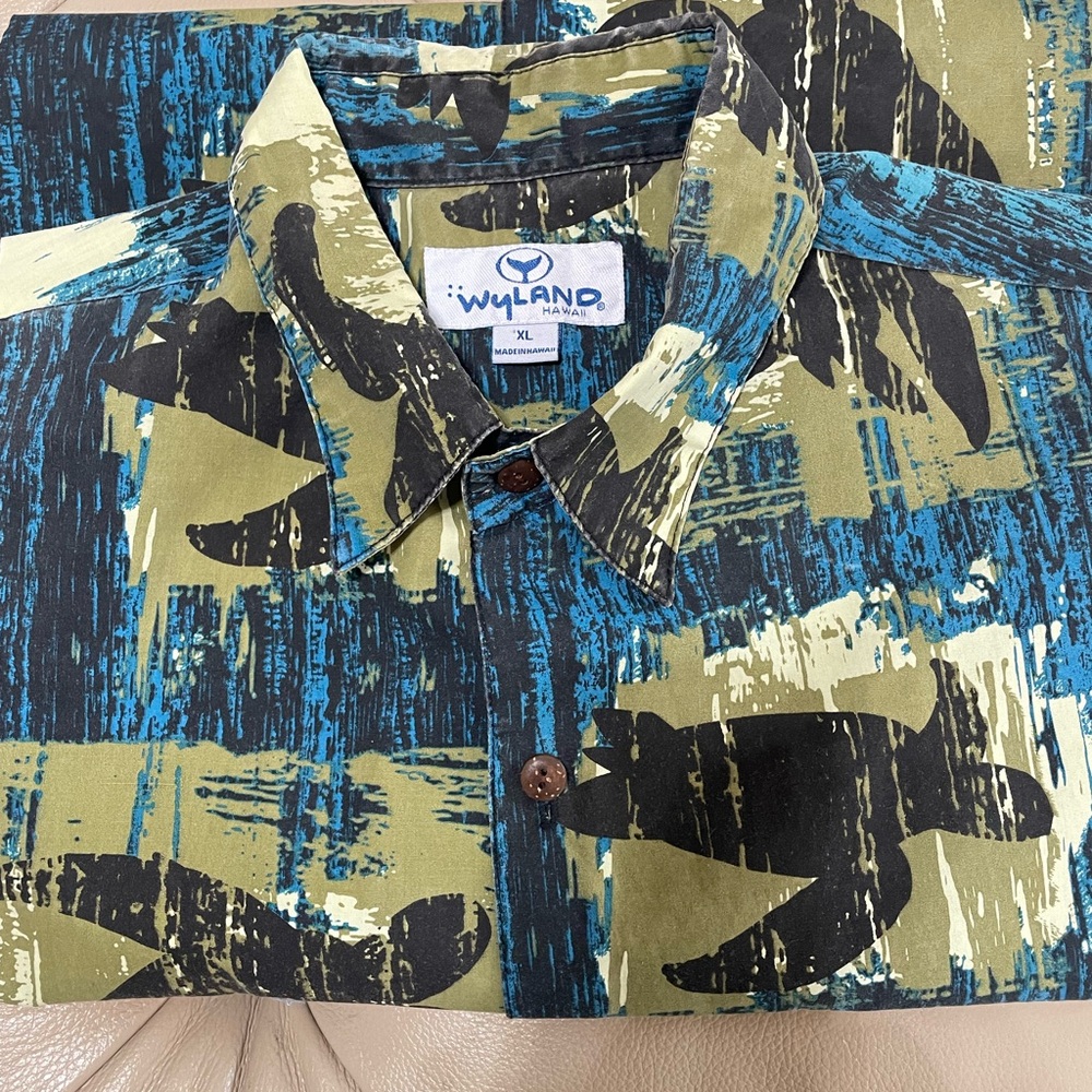 Wayland vintageGreen and Black Casual Button Down Shirt with Artistic turtles xl